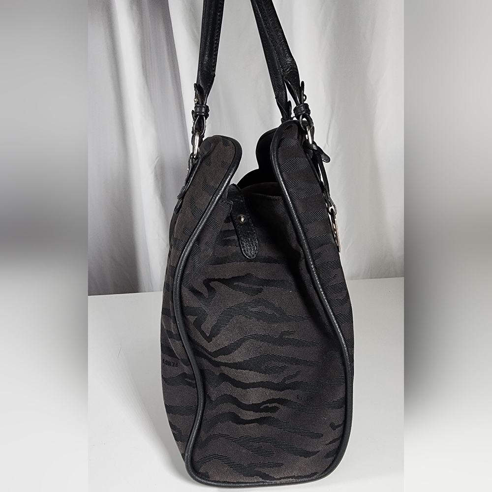 Fendi Nylon & leather black on black shoulder tote. Minor signs of use. - Picture 3 of 16